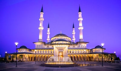夜间黄金清真寺
